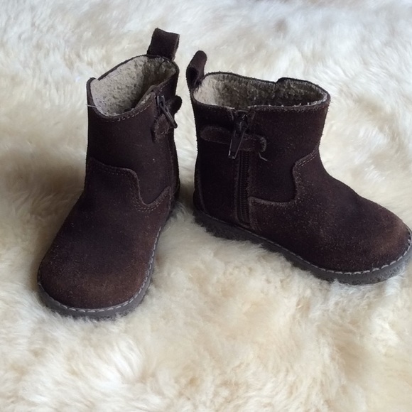 GAP Other - Suede boots
